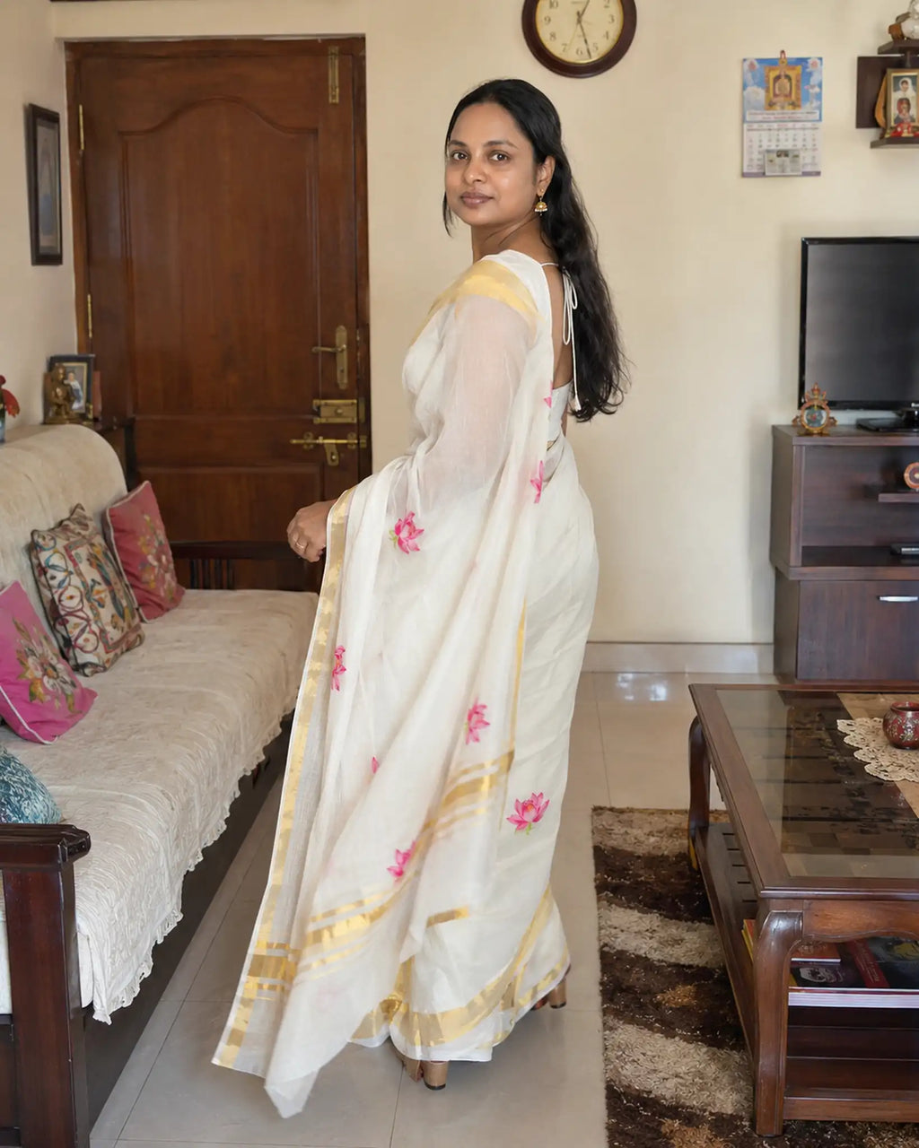 Ivory Linen Silk Kasavu Saree with Lotus Print Border - Pallu Detail | Women Fashion India